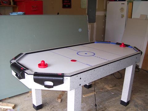 Air Hockey free online multiplayer game — air hockey table with paddles and puck