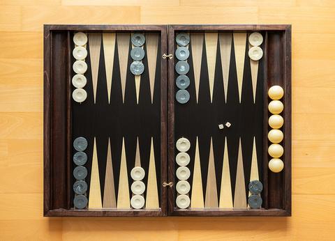 Backgammon free online multiplayer game — wooden backgammon board with checkers