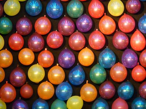Balloon Pump free online multiplayer game — wall of colorful inflated balloons