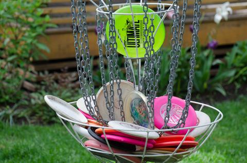 Disc Golf free online multiplayer game — disc golf basket full of discs