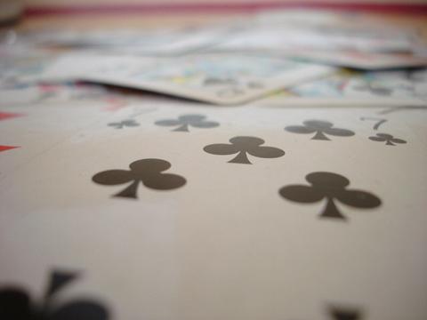 Egyptian Ratscrew free online multiplayer game — playing cards laid on a table