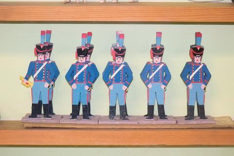 Empire Builders free online multiplayer game — row of painted toy soldiers