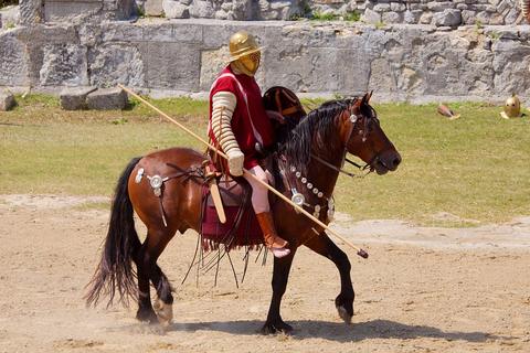Gladiator Arena free online multiplayer game — costumed gladiator on horseback