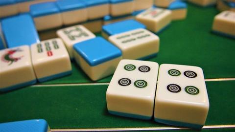 Mahjong Solitaire free online multiplayer game — mahjong tiles on green felt