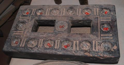 Pallanguzhi free online multiplayer game — ancient stone board with pits