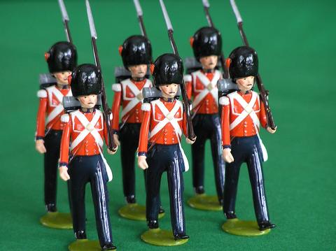 Rank & Flag free online multiplayer game — toy soldiers in red coats