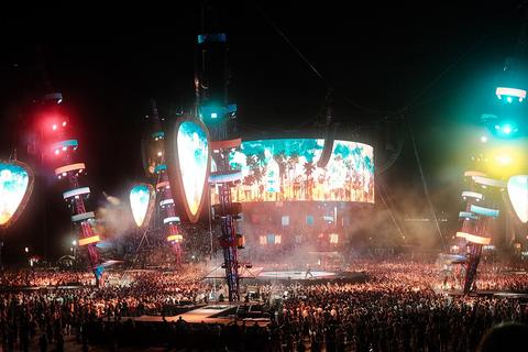 Rhythm Tap free online multiplayer game — stage lights at a concert