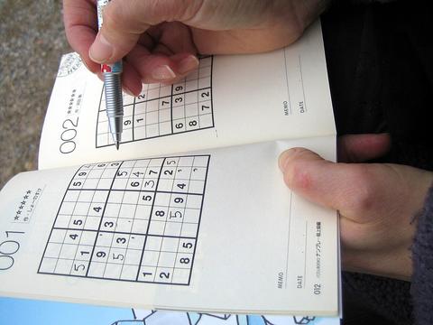 Sudoku Sprint free online multiplayer game — hand filling in a sudoku puzzle
